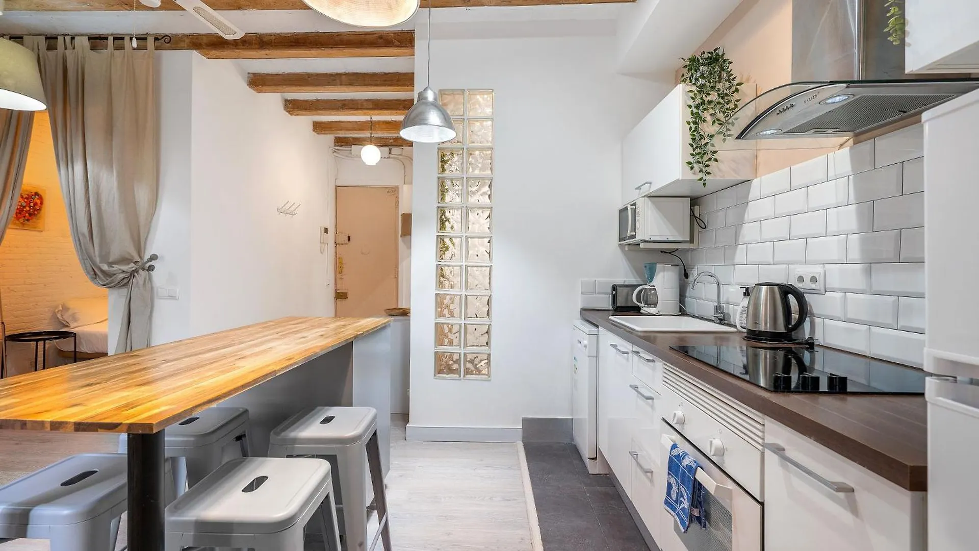 Fridays Flats Retro Chic In Poble Sec Apartment Barcelona