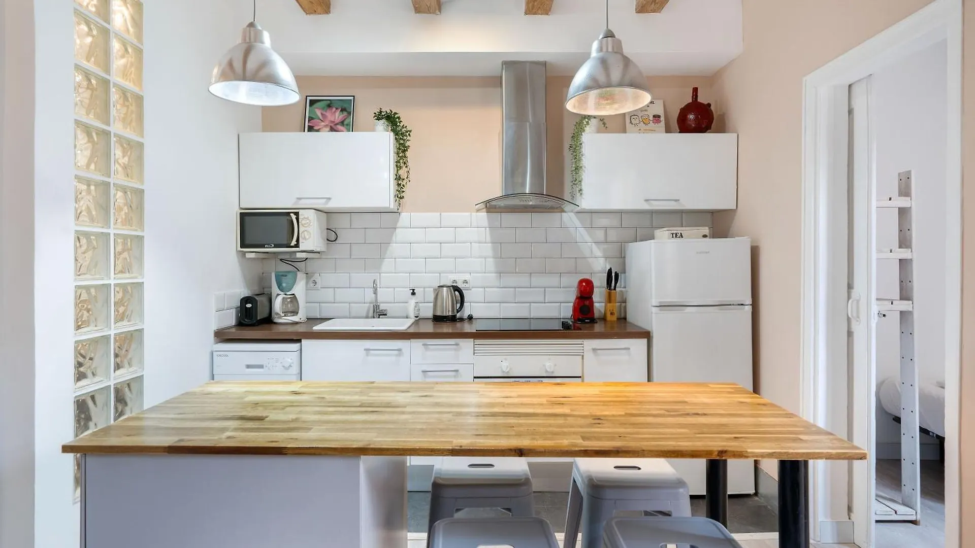 Fridays Flats Retro Chic In Poble Sec Apartment Barcelona