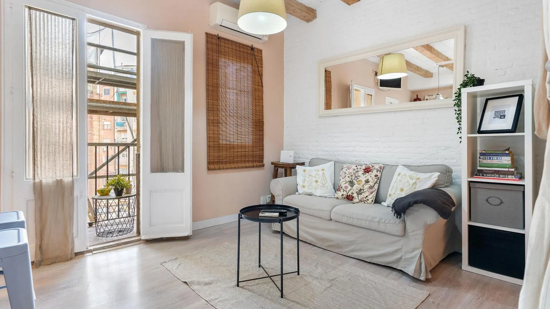 Fridays Flats Retro Chic In Poble Sec Apartment Barcelona