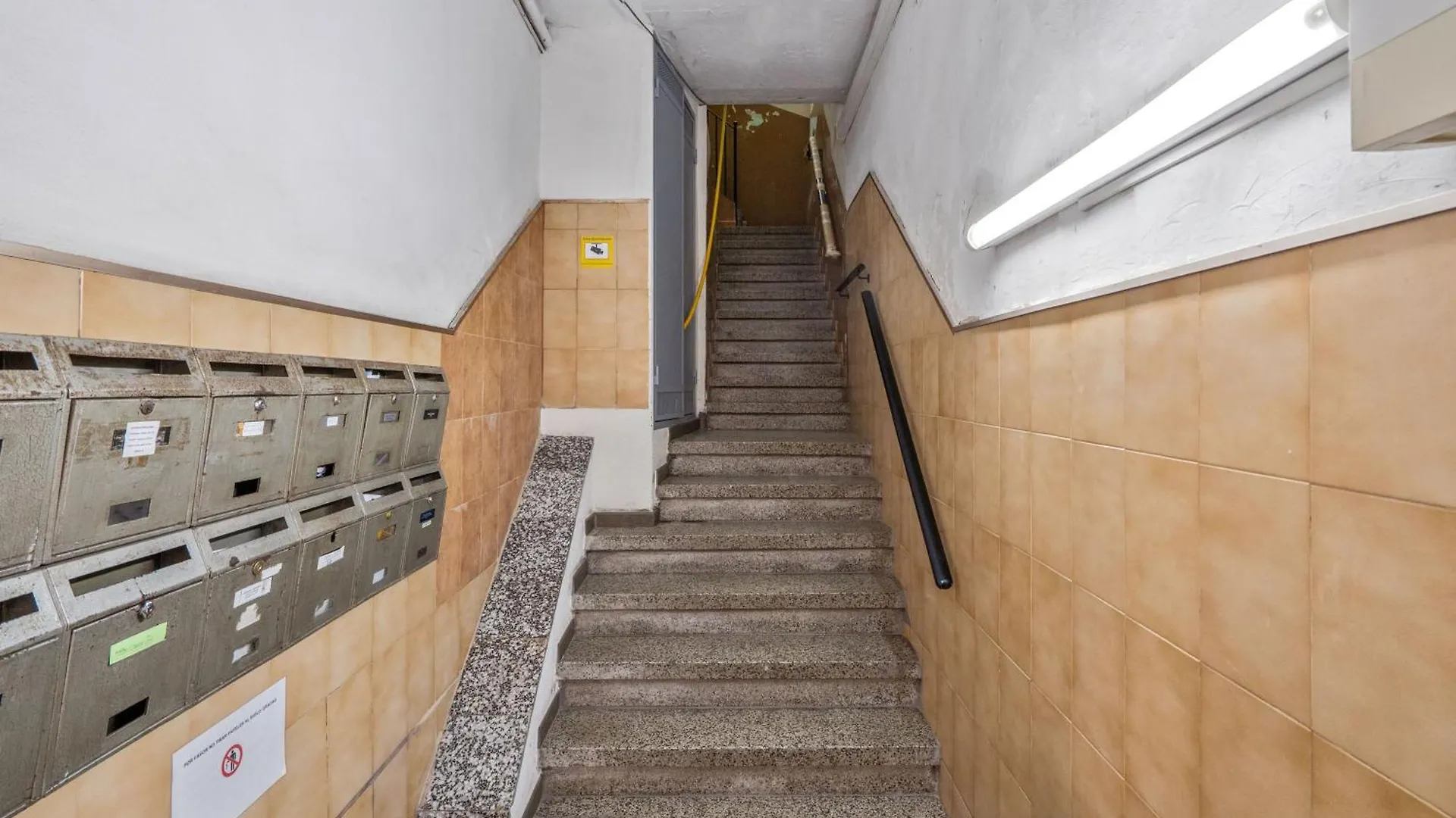 Fridays Flats Retro Chic In Poble Sec Apartment Barcelona