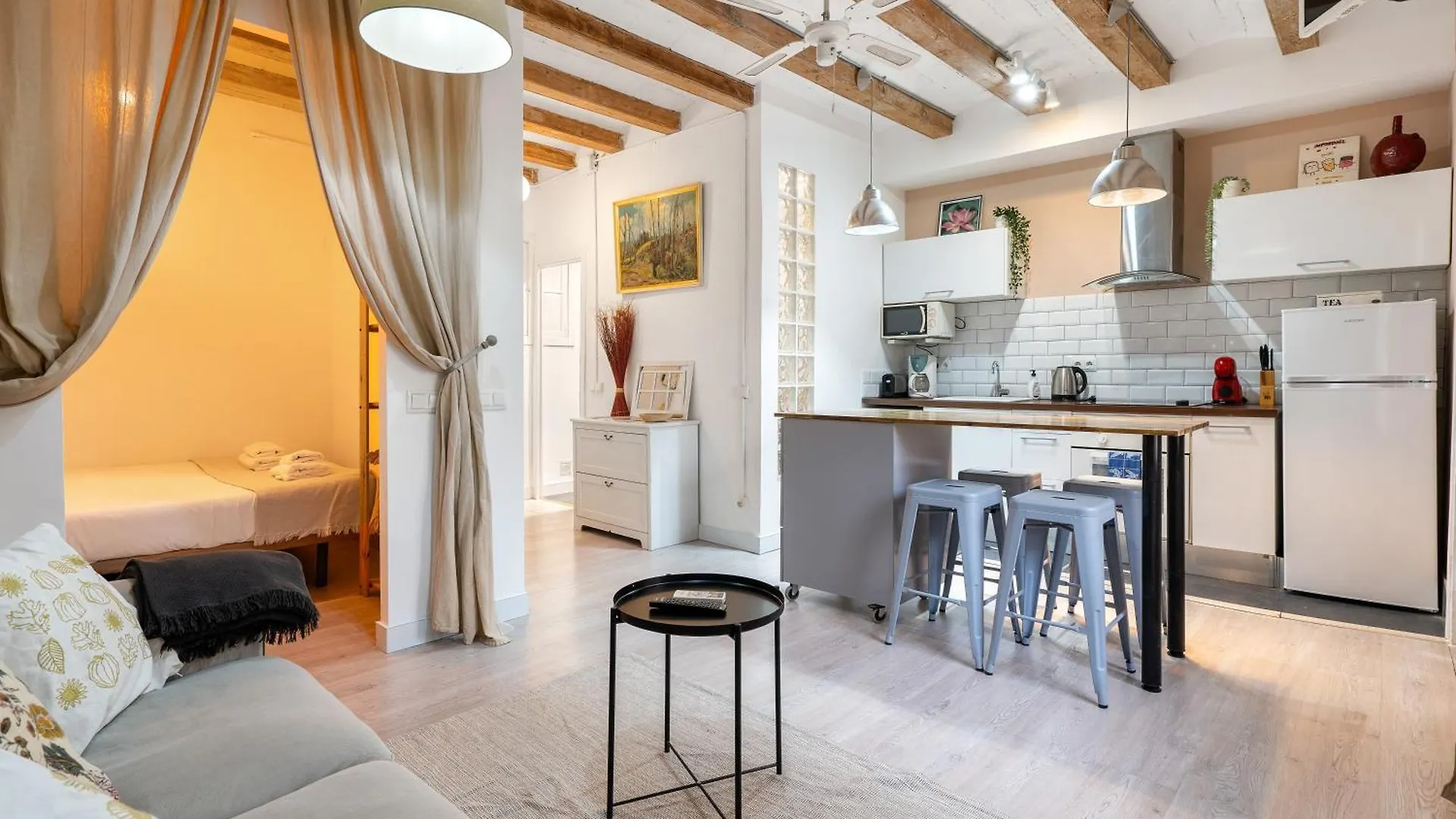 Fridays Flats Retro Chic In Poble Sec Apartment Barcelona