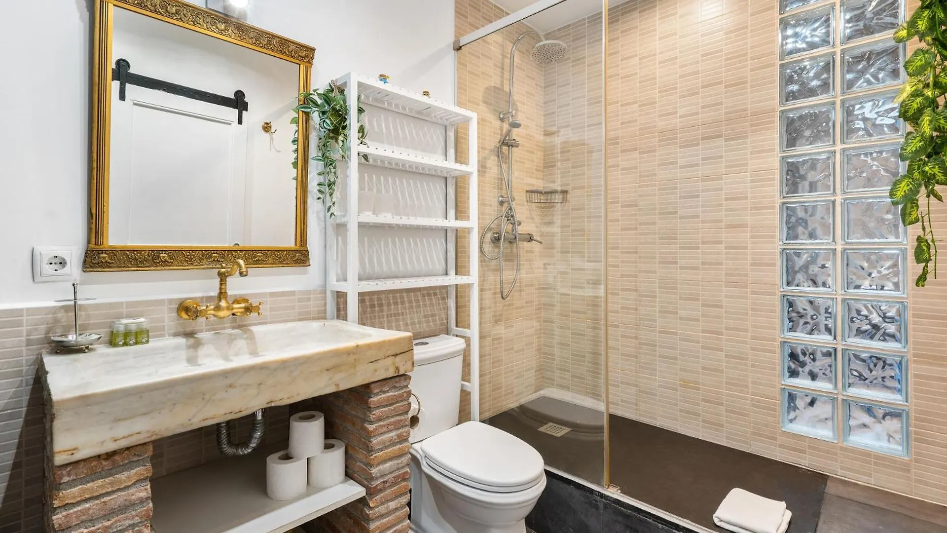 Fridays Flats Retro Chic In Poble Sec Apartment Barcelona